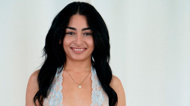 Awesome babe with big ass Vanessa Moon is sucking a long dick with love