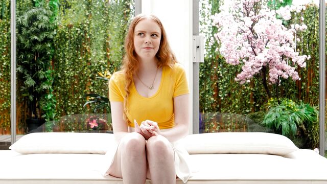 Sweet hard fuck on the porn casting with an awesome babe Cherry